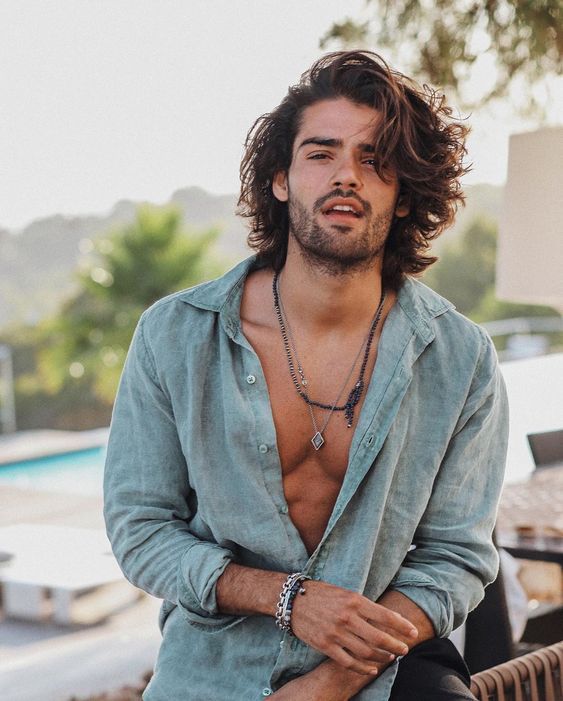 Cabelo bagunçado top masculino